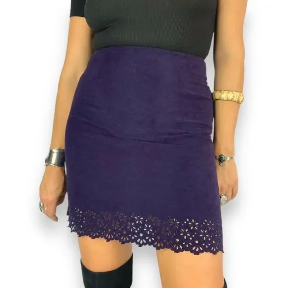 90's FASHION BUG purple faux suede mini skirt with floral cut out along bottom - Picture 10 of 14